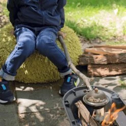 Kikkerland Huckleberry Popcorn Maker - Maak Je Eigen Popcorn - Popcornpan - Kampvuur - Buitenspeelgoed - Buitenspelen - Kamperen -Buitenkampeer Winkel 1200x1200 769