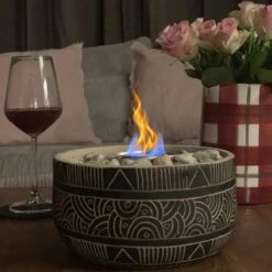 Merkloos Uren Gezelligheid Op Tafel | Licht Kachel | Tafelhaard | Duurzaam Geproduceerd | Verwarming | Modieuze Kachel | Tafelhaard Binnen En Buiten | Bloempot Kachel Met Steentjes | Tafelvuur Voor Binnen En Buiten | Brandgel Haard Met Natuurstenen -Buitenkampeer Winkel 1200x1200 954