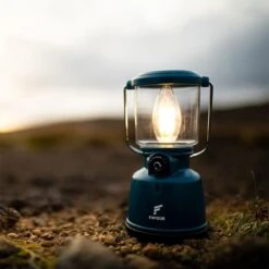 Favour L0818 Retro Camping Lamp Oplaadbaar LED, 320 Lumen, IP64 Waterdicht, Draagbare Kampeerlamp, Tentlamp, Acculamp, Traploos Dimbare Lamp Incl. Kaarslicht-modus, Blauw -Buitenkampeer Winkel 1200x1200 958