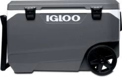 Igloo Latitude 90 Roller - Grote Koelbox Op Wielen - 85 Liter - Grijs -Buitenkampeer Winkel 1200x758