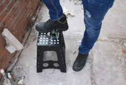 Profeco XL Opstapkrukje Inklapbaar - Krukje - Opstapje - Hoogte; 40 Cm - Zwart 7 Profeco XL Opstapkrukje Inklapbaar - Krukje - Opstapje - Hoogte; 40 Cm - Zwart -Buitenkampeer Winkel 1200x809 1